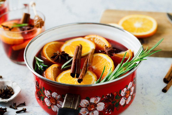 selbstgerechter Glühwein im Topf